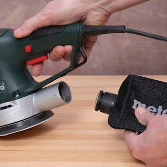 Eksentersliper test: Støvoppsamleren er en stoffpose, som er enkel å ta av og tømme Eksentersliper test: Støvoppsamleren er en stoffpose, som er enkel å ta av og tømme